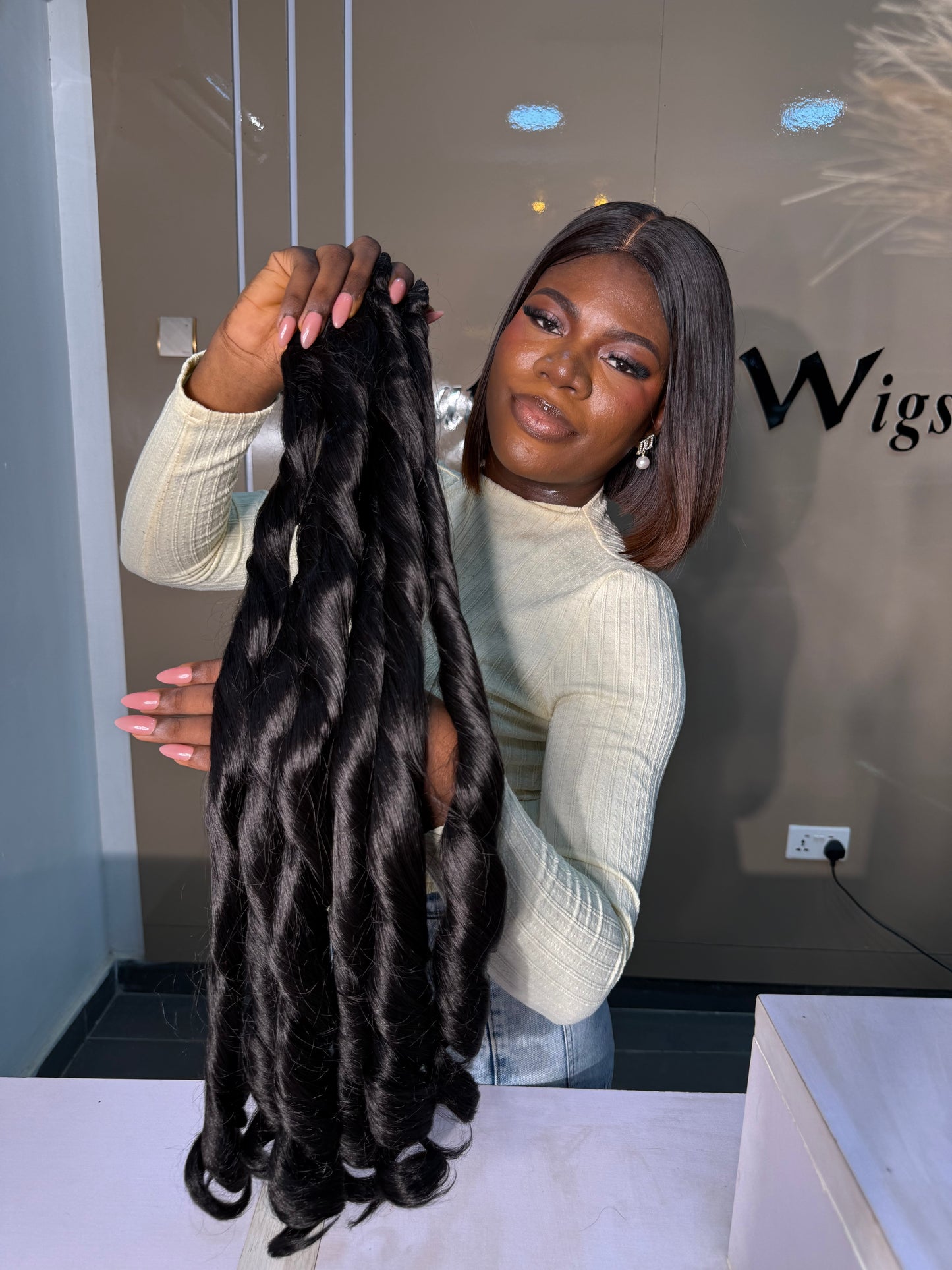 Deal S2
Royal Bounce
Hair type; human hair blend
Length: 24"