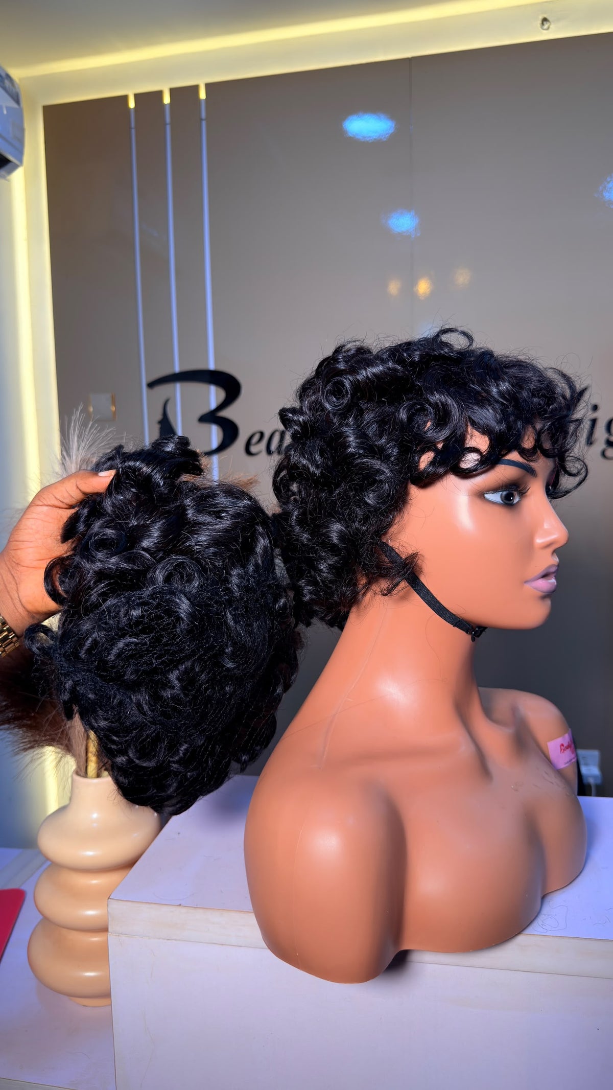 Deal 25
Curly wig
Hair type; human hair