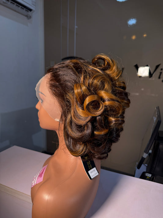 Deal B40
Amy bounce
Colour: ombre or chestnut brown
Hair type.... human hair
Length: 12"