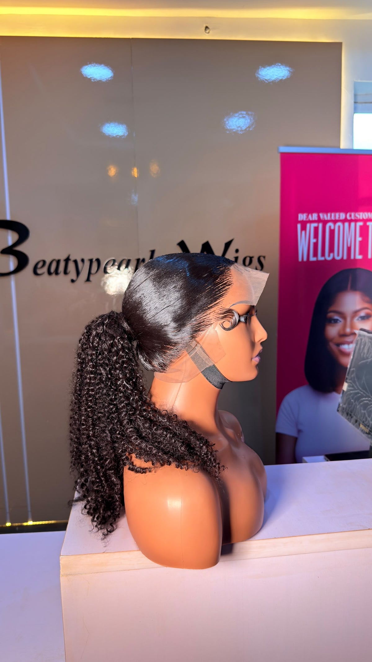 Deal 13
Beaty lush wig
Human hair blend
-Prestyled